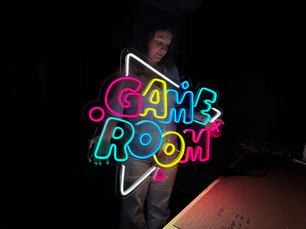 Неоновая вывеска "GAME ROOM"