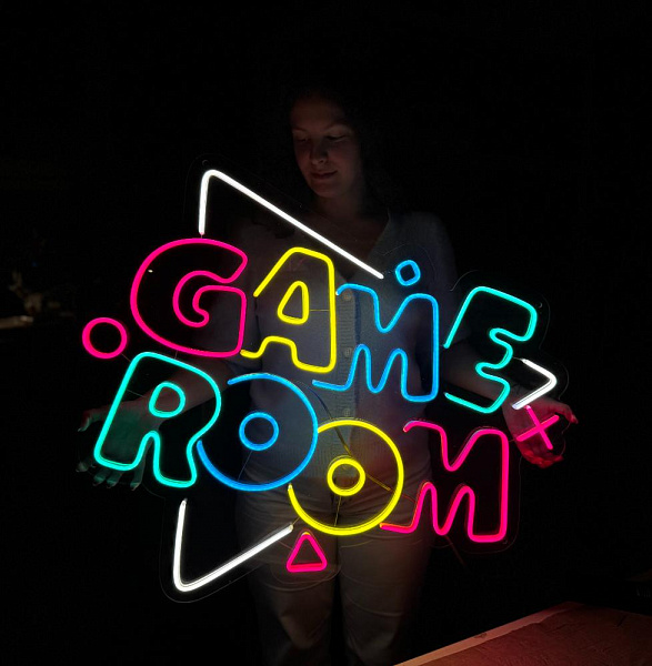 Неоновая вывеска "GAME ROOM"