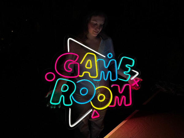 Неоновая вывеска "GAME ROOM"