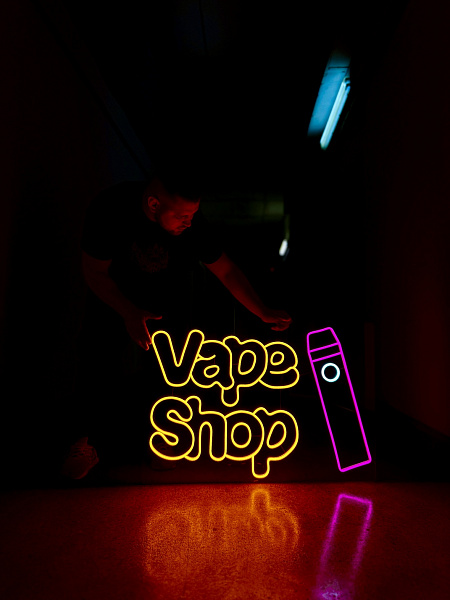 Неоновая вывеска "Vape Shop"